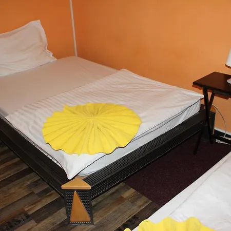 Couette-café Club 2*