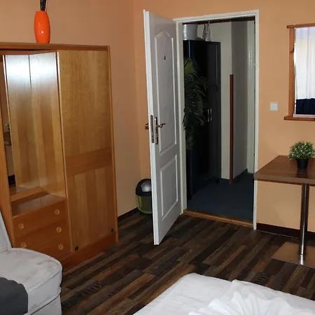 Nocleg ze śniadaniem Club 2*